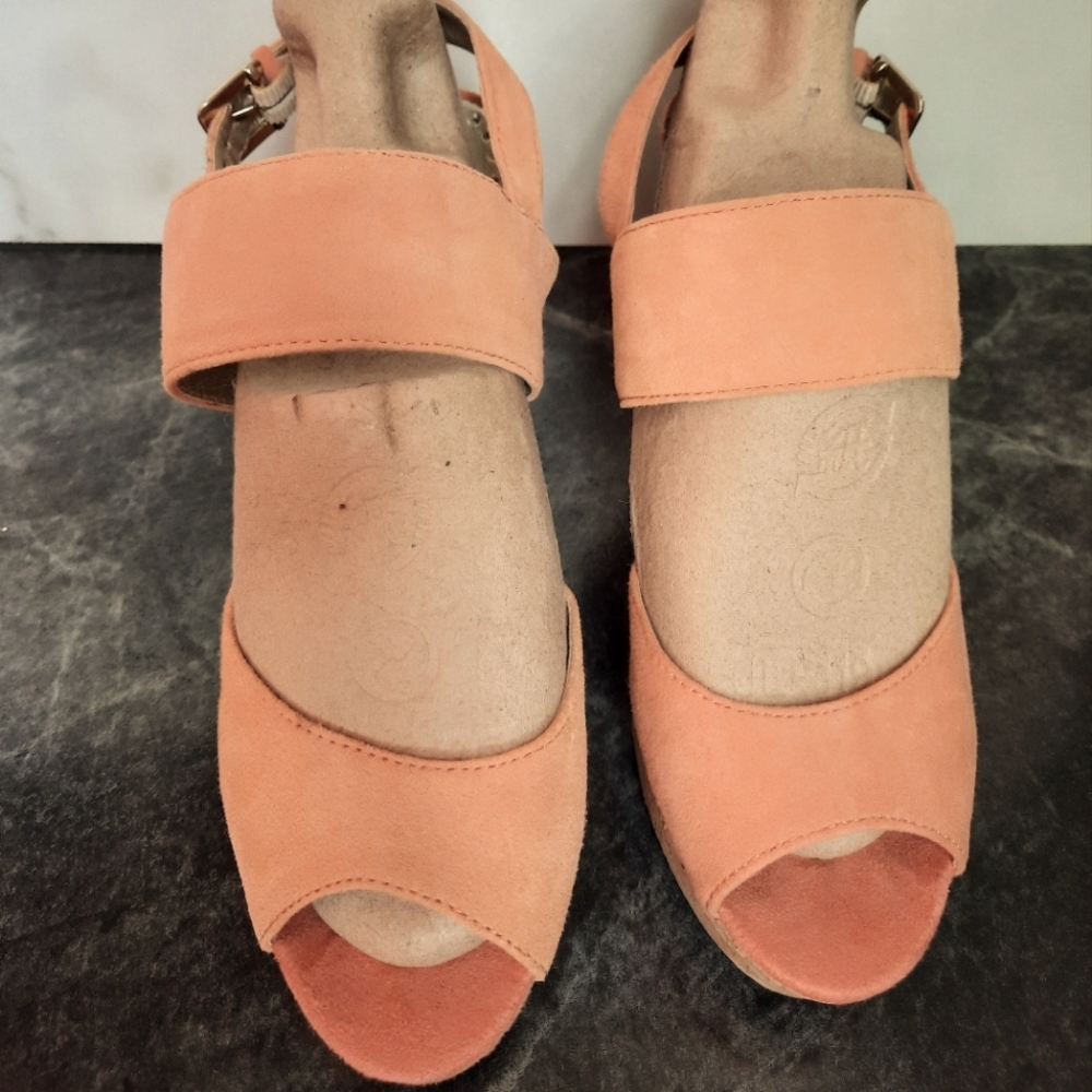 Adrienne Vittadini Platform Sandels, Size 6.5M - Picture 3 of 7